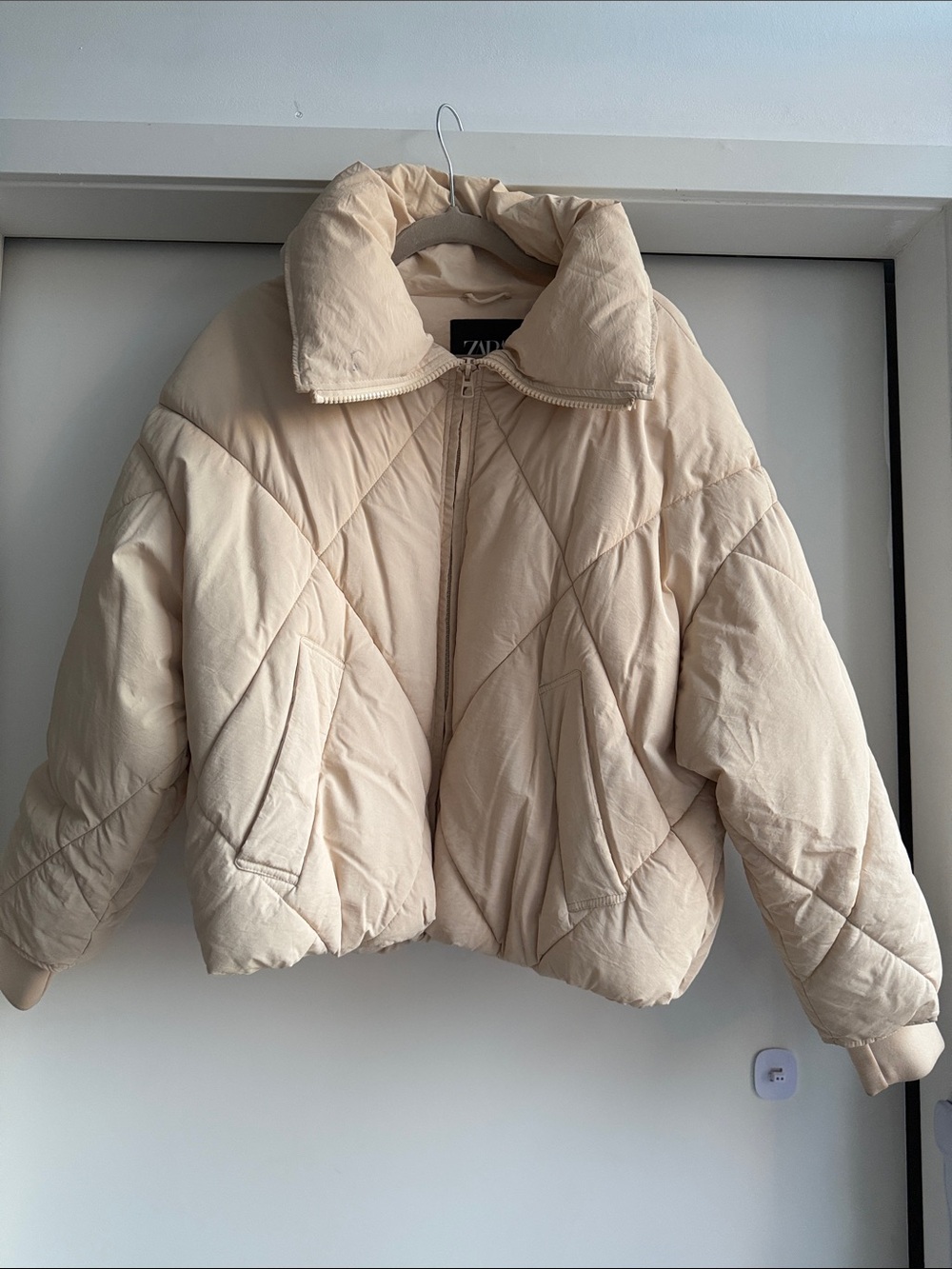 ZARA Beige Quilted Cropped Puffer Jacket - Women's